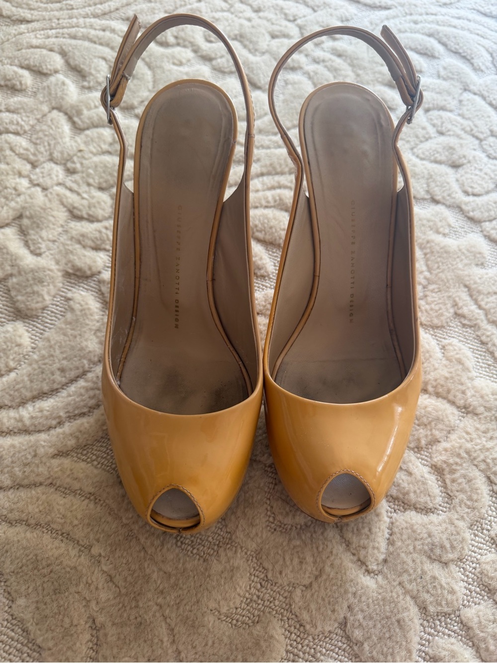 Giuseppe Zanotti Patent Peep-Toe Slingback pumps size 40.